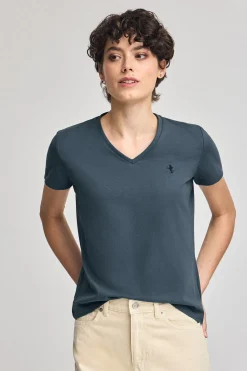 Camiseta azul denim de escote en pico y bordado Rigby Best
