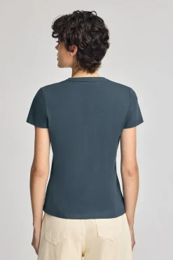 Camiseta azul denim de escote en pico y bordado Rigby Best