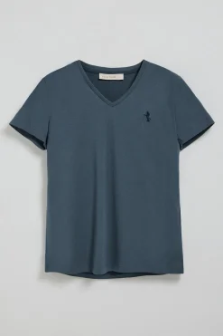 Camiseta azul denim de escote en pico y bordado Rigby Best