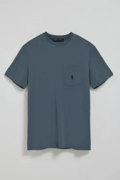Camiseta azul denim de manga corta con bolsillo y bordado Rigby Best