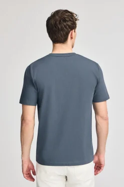 Camiseta azul denim de manga corta y cuello de pico con bordado Rigby Best
