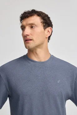 Camiseta azul denim en lino y algodón de cuello redondo y monograma bordado