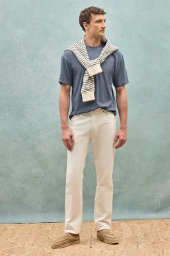 Camiseta azul denim en lino y algodón de cuello redondo y monograma bordado