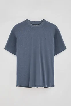 Camiseta azul denim en lino y algodón de cuello redondo y monograma bordado