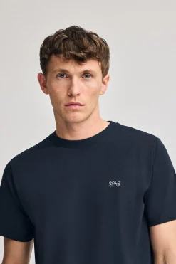 Camiseta azul marino básica de cuello redondo con detalle bordado