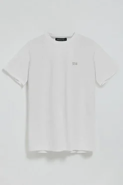 Camiseta blanca básica de cuello redondo con detalle bordado
