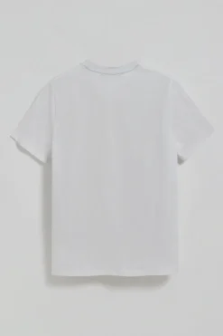 Camiseta blanca de cuello redondo con bolsillo y logo Rigby Go