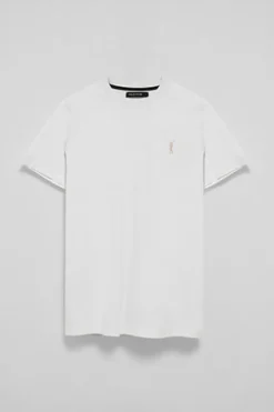 Camiseta blanca de cuello redondo y Big Rigby Go engomado
