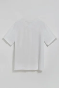 Camiseta blanca de cuello redondo con logo engomado Polo Club