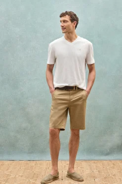 Camiseta blanca en lino y algodón de cuello en pico y monograma bordado