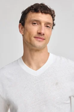 Camiseta blanca en lino y algodón de cuello en pico y monograma bordado