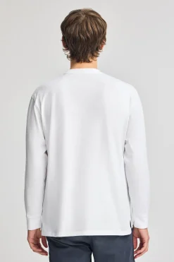 Camiseta blanca holgada con detalle Polo Club