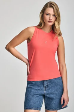 Camiseta básica color coral sin mangas y cuello redondo con logo bordado Rigby Go