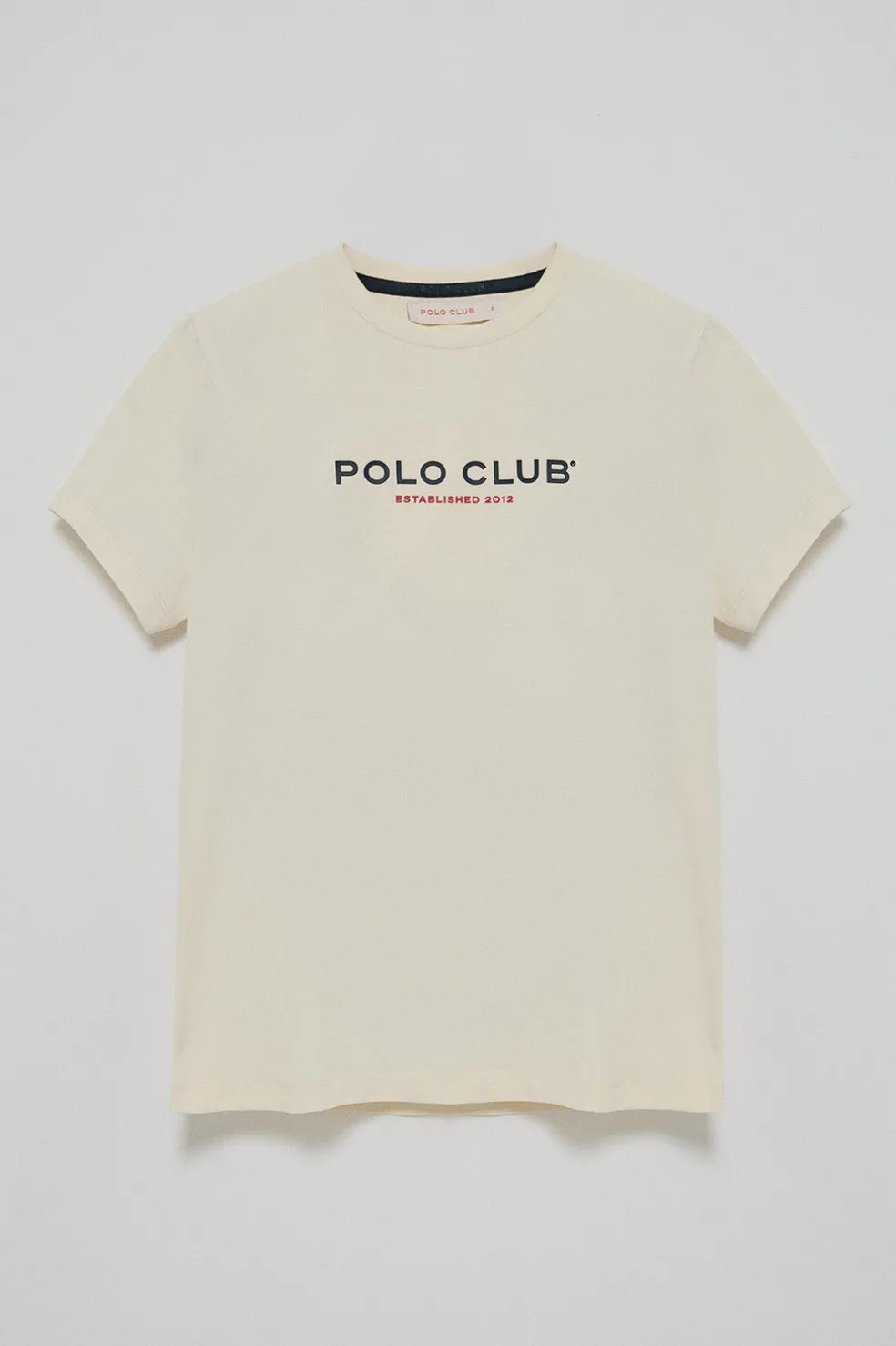 Camiseta básica color crudo con logo engomado Polo Club