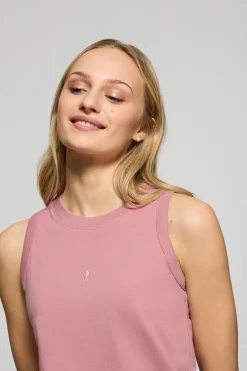 Camiseta básica rosa empolvado sin mangas y cuello redondo con logo bordado Rigby Go