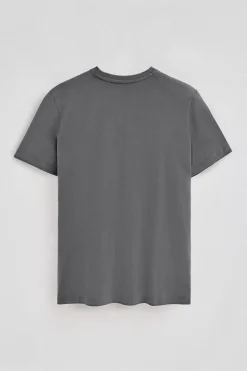 Camiseta color asfalto de manga corta y cuello de pico con bordado Rigby Best