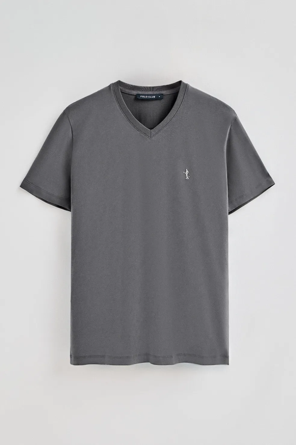 Camiseta color asfalto de manga corta y cuello de pico con bordado Rigby Best