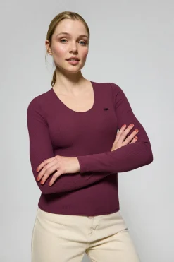 Camiseta color ciruela Penelope con detalle de botón nacarado Polo Club