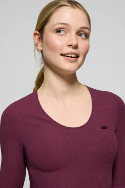 Camiseta color ciruela Penelope con detalle de botón nacarado Polo Club