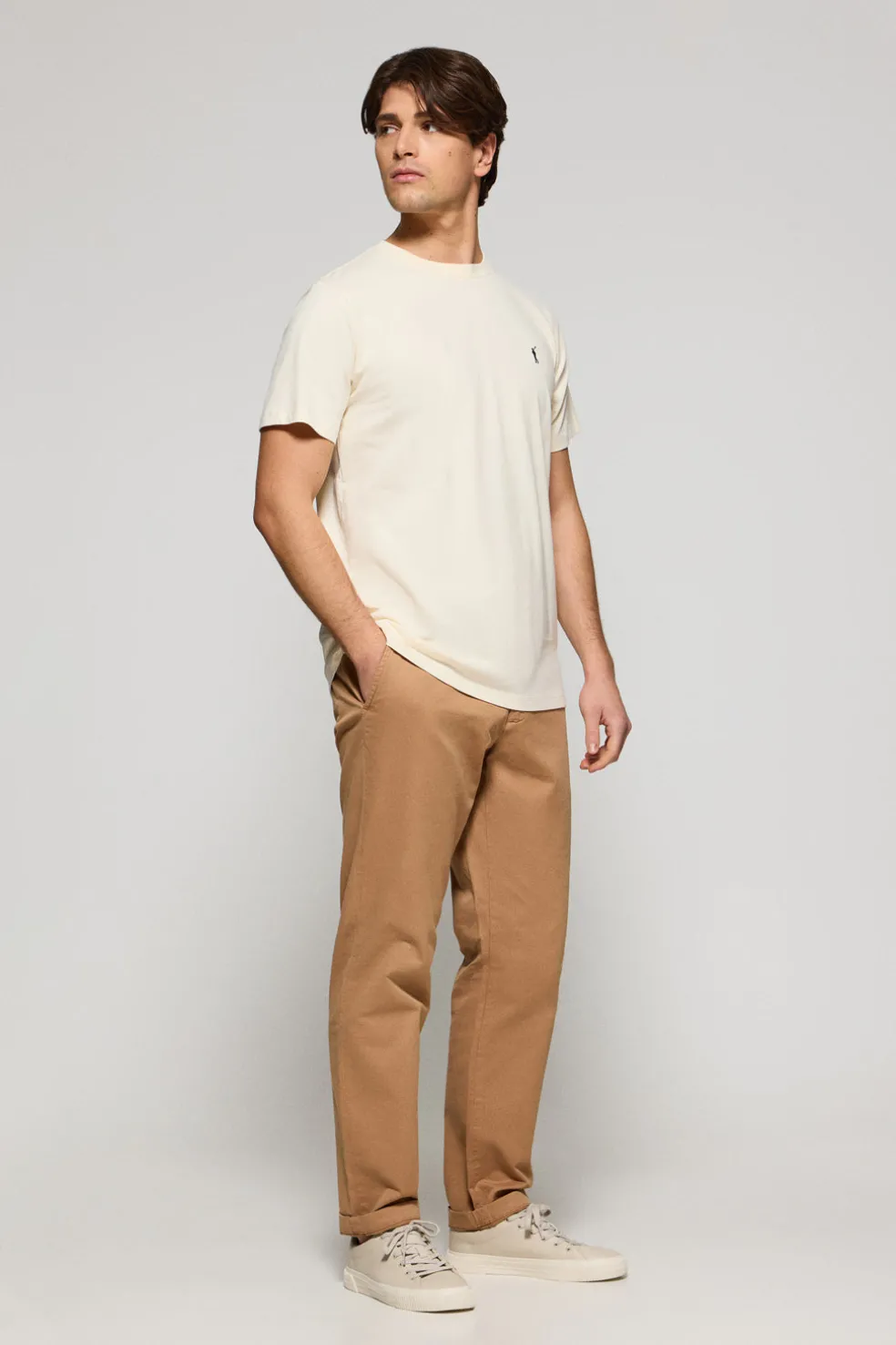 Camiseta color crudo con cuello redondo y bordado Rigby Go