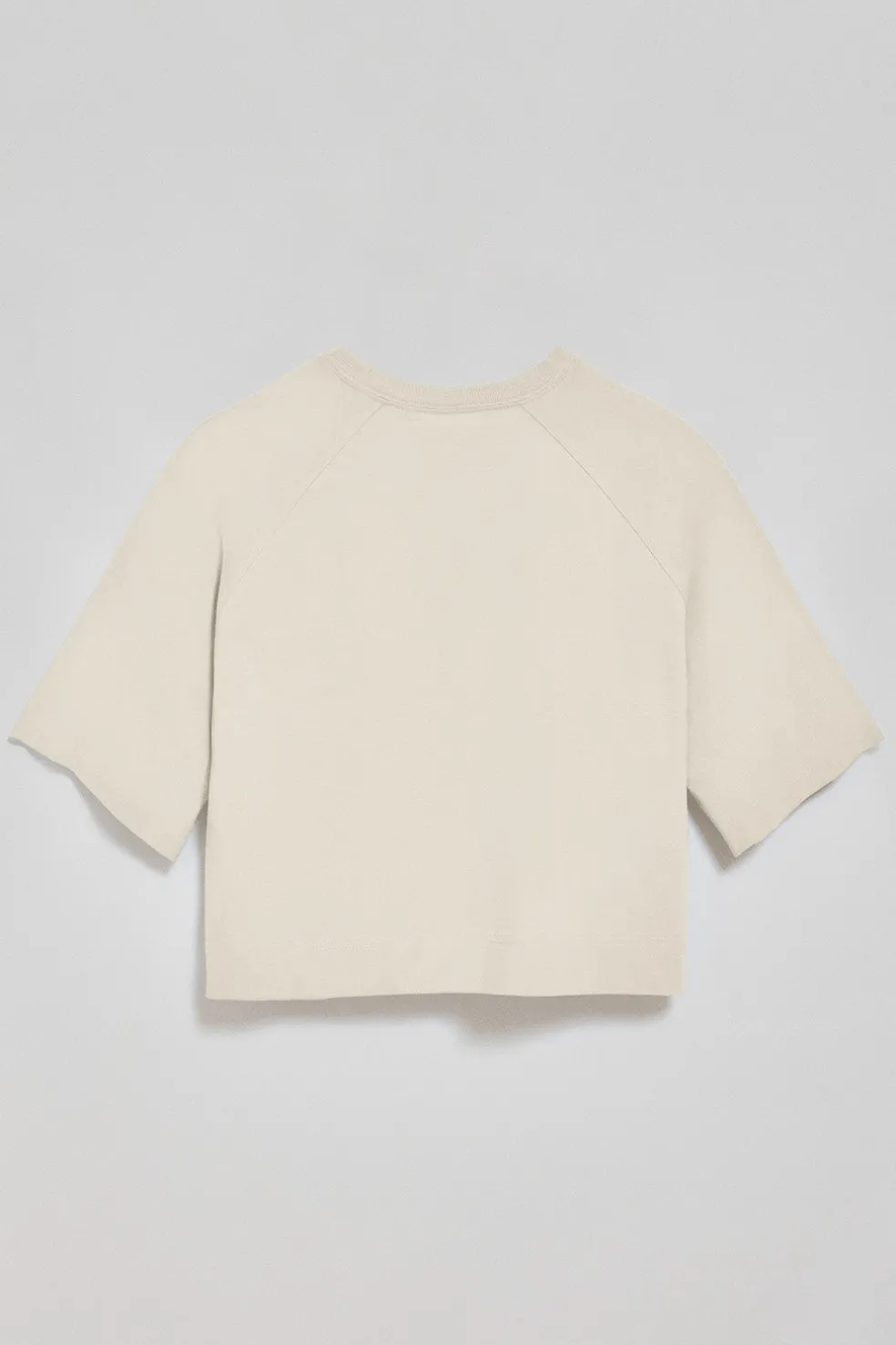 Camiseta color crudo Danae con logo bordado