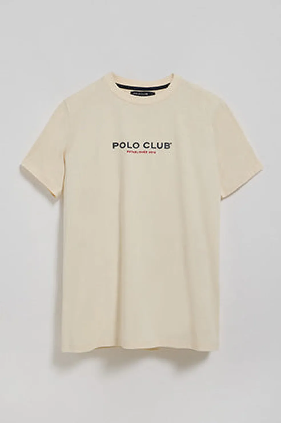 Camiseta color crudo de cuello redondo y logo engomado