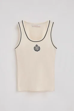 Camiseta color crudo de tirantes con escudo náutico
