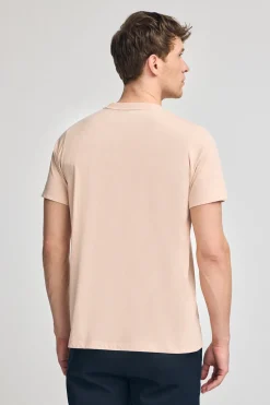 Camiseta color maquillaje de cuello redondo y Big Rigby Go engomado