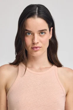 Camiseta color maquillaje de lino y algodón con monograma bordado