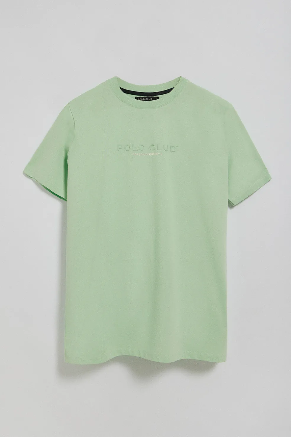 Camiseta color menta de cuello redondo y logo engomado