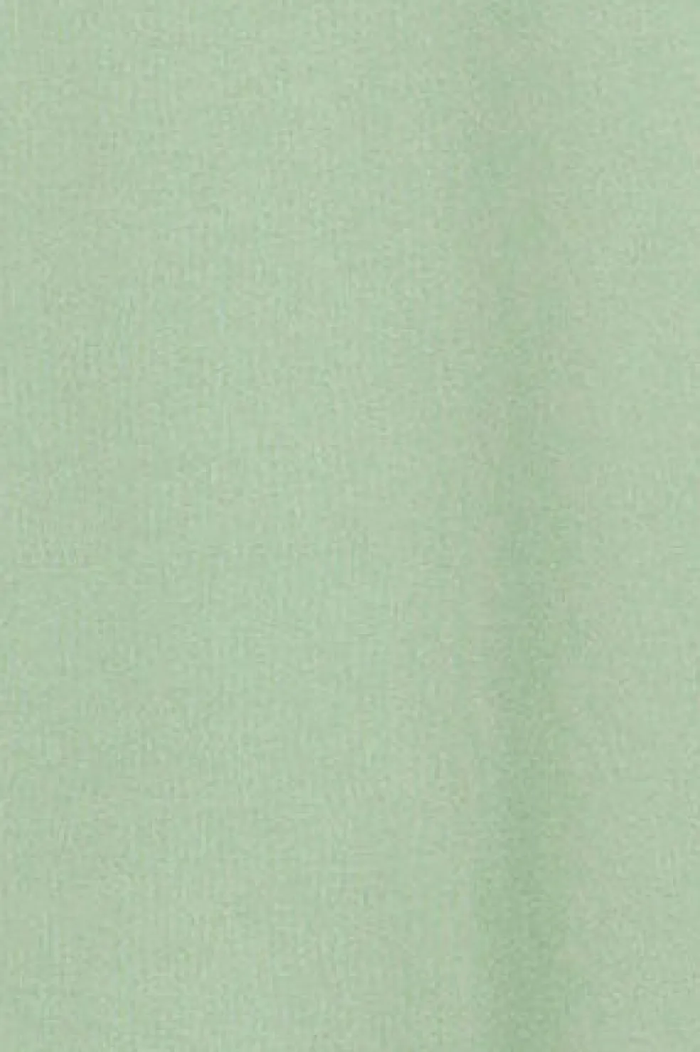 Camiseta color menta de cuello redondo y logo engomado