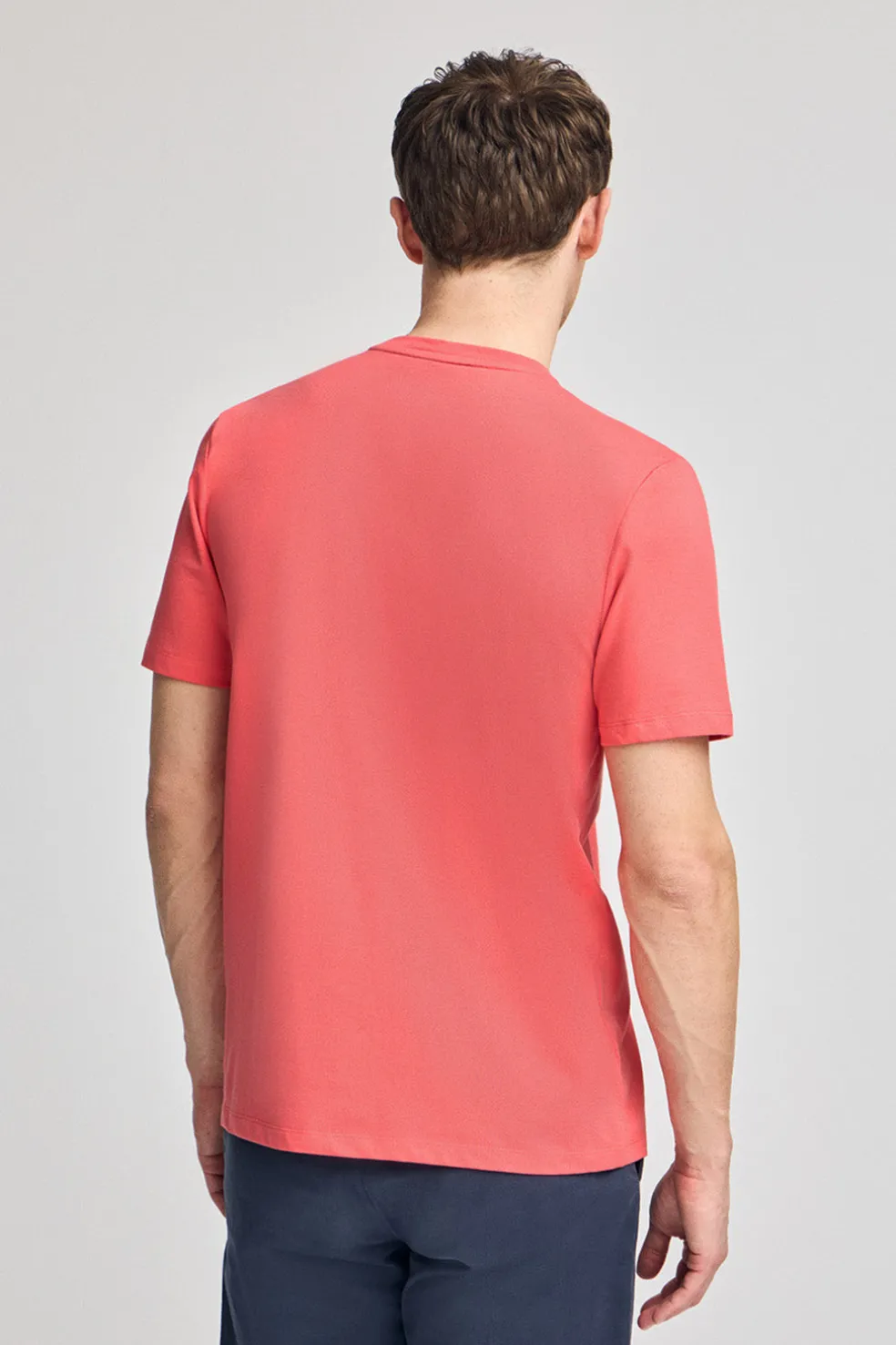 Camiseta coral básica de cuello redondo y bordado Rigby Best