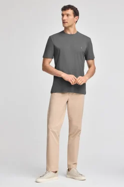 Camiseta gris asfalto básica de cuello redondo y bordado Rigby Best