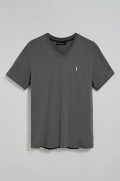 Camiseta gris asfalto con cuello de pico y logo bordado Rigby Go