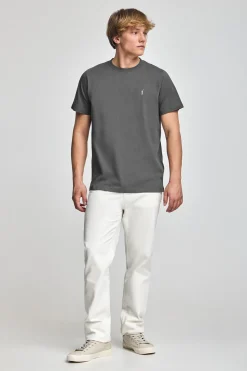 Camiseta gris asfalto con cuello redondo y bordado Rigby Go