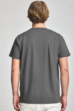 Camiseta gris asfalto con cuello redondo y bordado Rigby Go