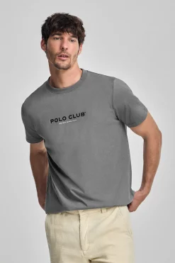 Camiseta gris asfalto de cuello redondo y logo engomado