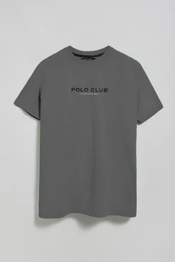 Camiseta gris asfalto de cuello redondo y logo engomado