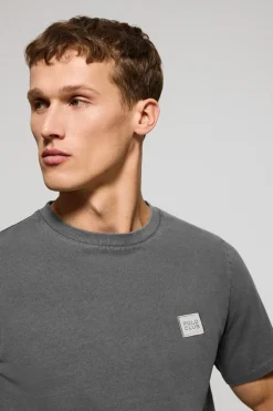 Camiseta gris asfalto garment dye con logo engomado Polo Club