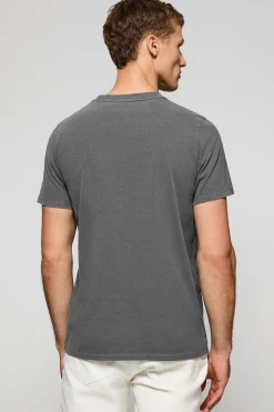 Camiseta gris asfalto garment dye con logo engomado Polo Club