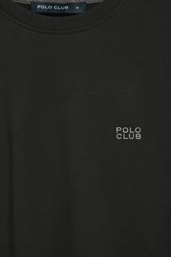 Camiseta negra básica de cuello redondo con detalle bordado