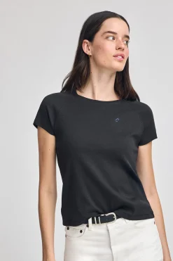 Camiseta negra Hesperia con monograma bordado