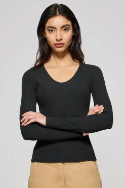 Camiseta negra Penelope con detalle de botón nacarado Polo Club