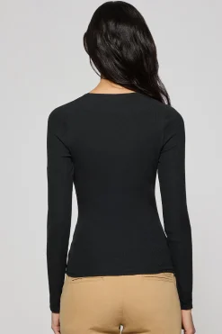 Camiseta negra Penelope con detalle de botón nacarado Polo Club