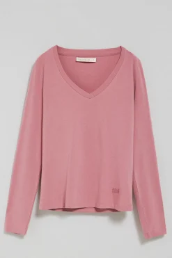Camiseta rosa empolvado básica de cuello pico con logo engomado