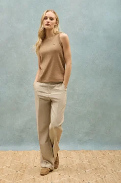 Camiseta top Tamika camel acanalada con detalle de botón nacarado Polo Club