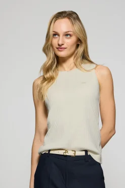 Camiseta top Tamika color crudo acanalada con detalle de botón nacarado Polo Club