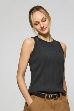 Camiseta top Tamika negra acanalada con detalle de botón nacarado Polo Club