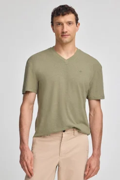Camiseta verde en lino y algodón de cuello en pico y monograma bordado