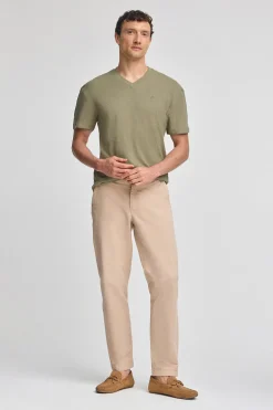 Camiseta verde en lino y algodón de cuello en pico y monograma bordado